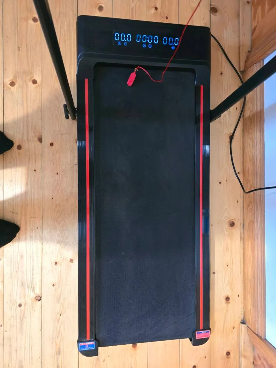 Treadmill in like new condition - Image 1