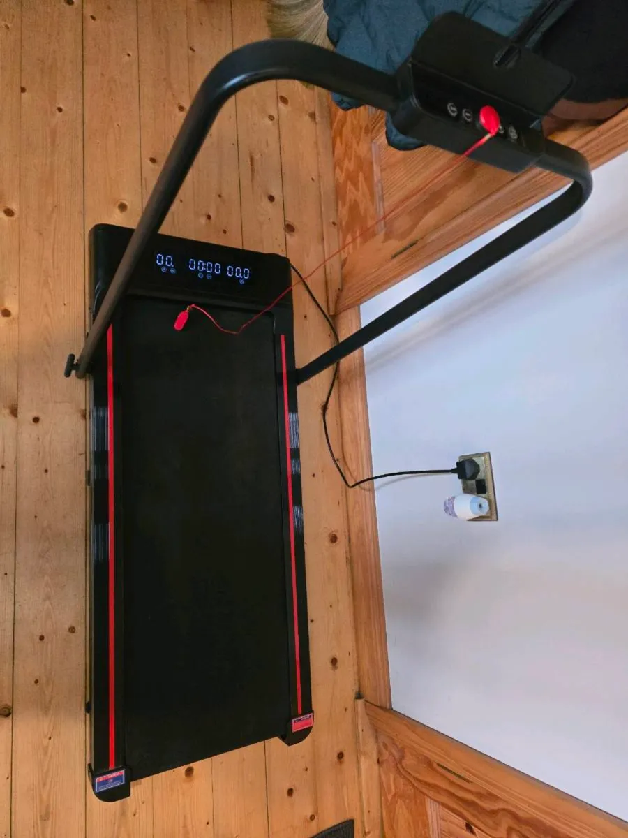 Treadmill in like new condition - Image 2