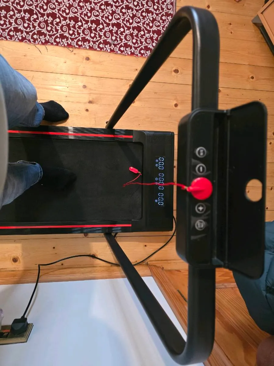 Treadmill in like new condition - Image 3
