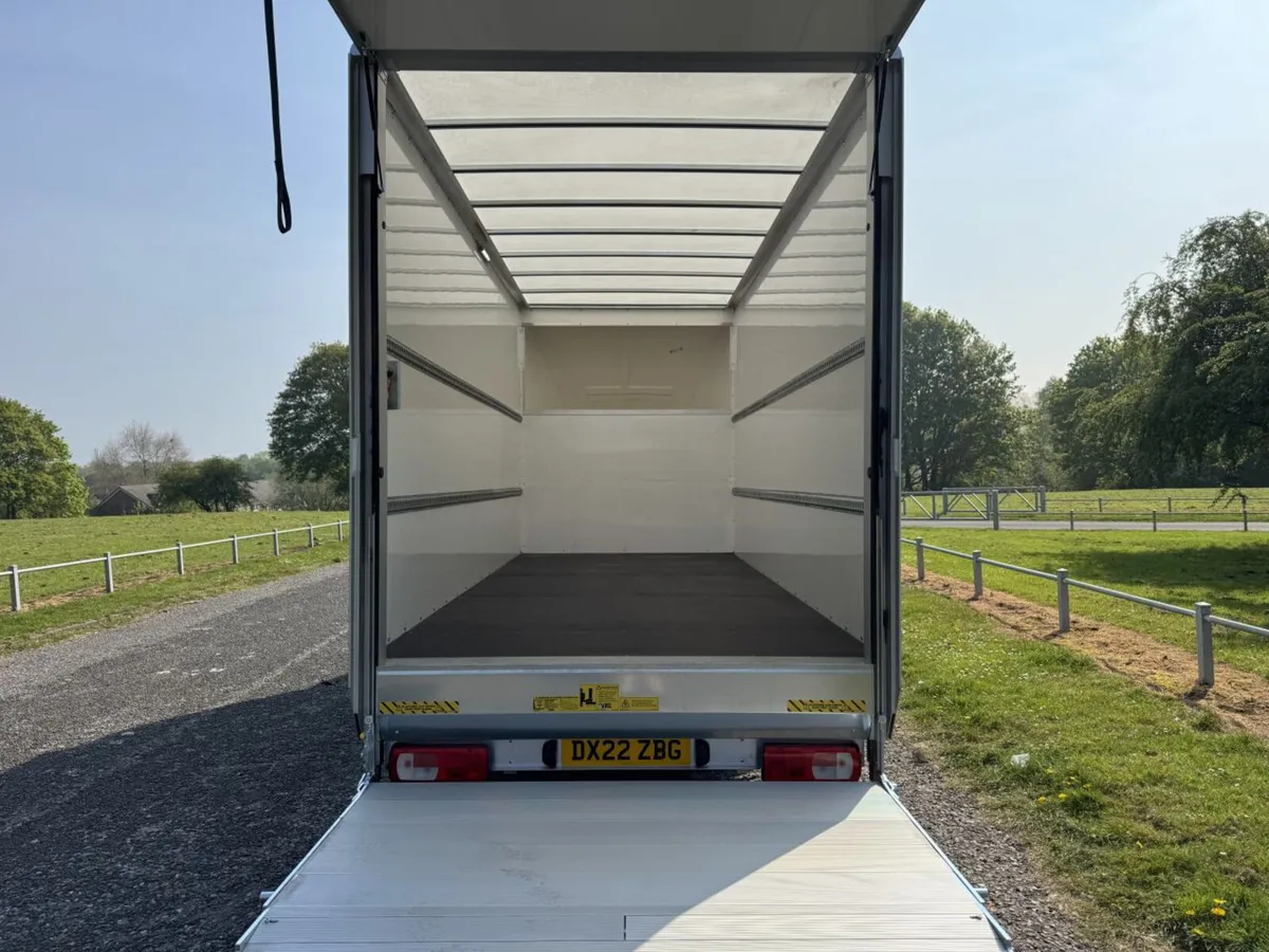 2022 Volkswagen Crafter Luton Box Van - Image 2
