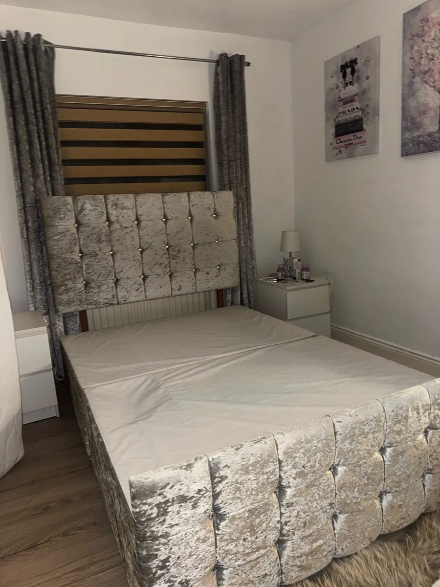 Bed frame - Image 1