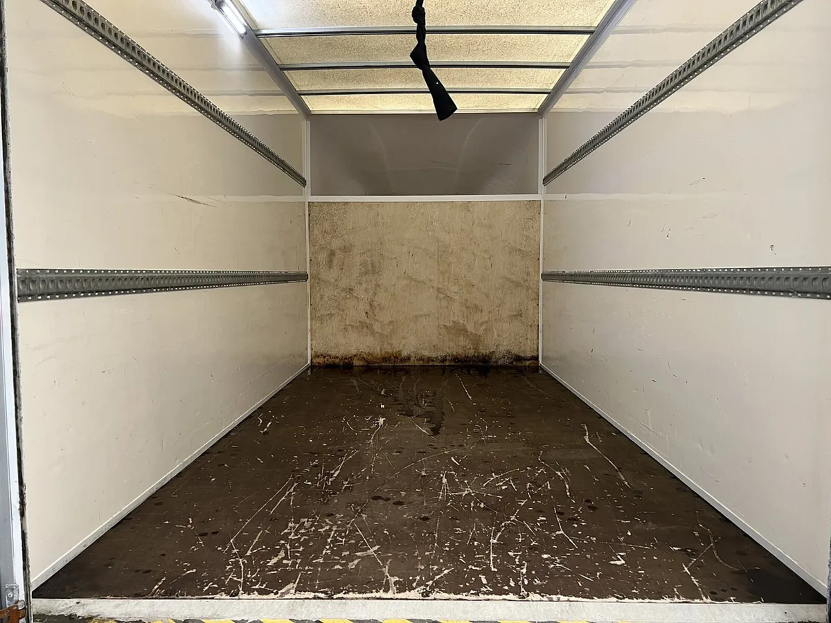 2023 Iveco Daily Luton Box Van - Image 3