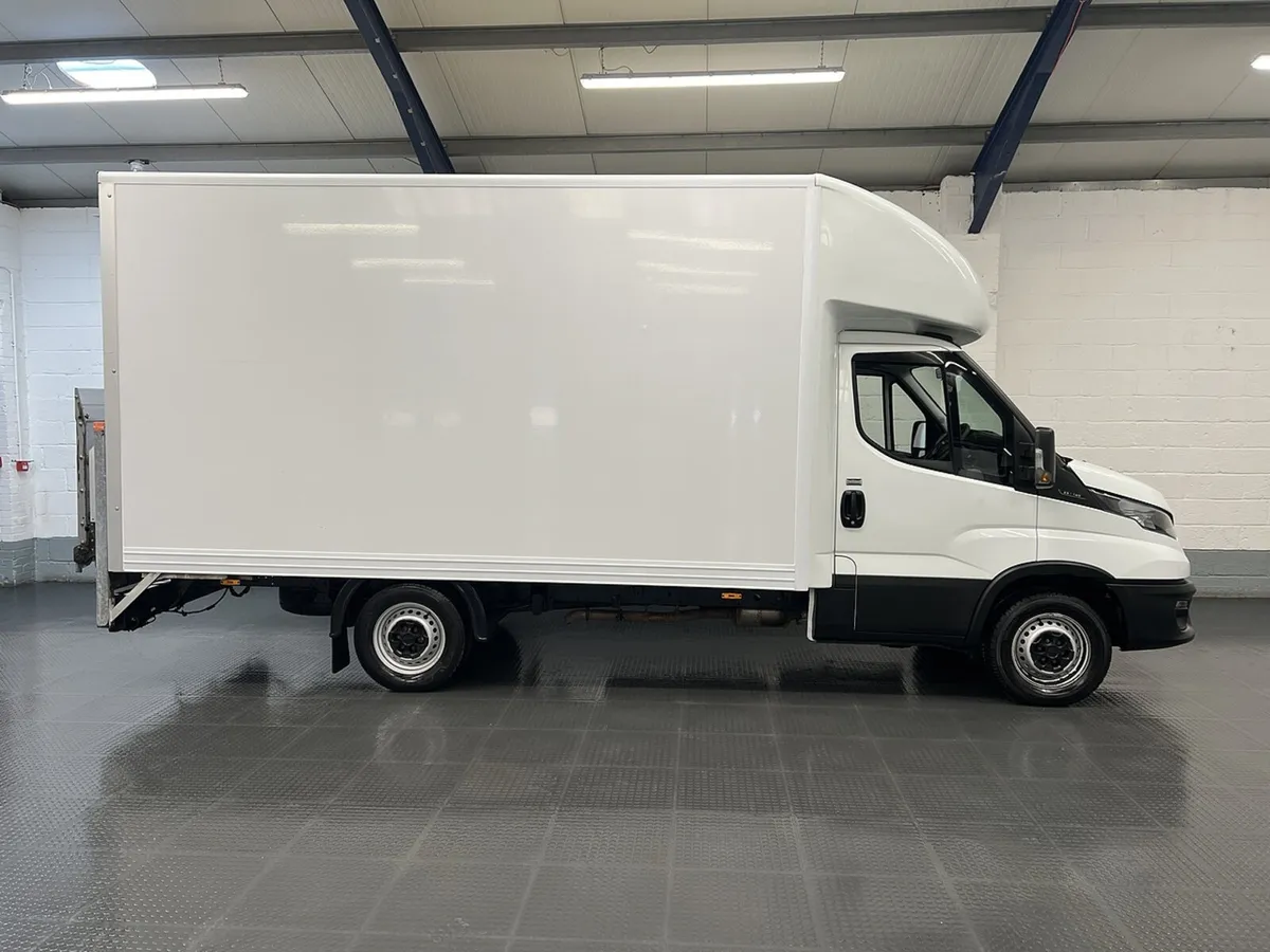 2023 Iveco Daily Luton Box Van - Image 1