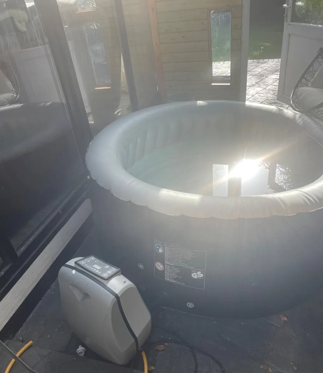 Hot tub - Image 2