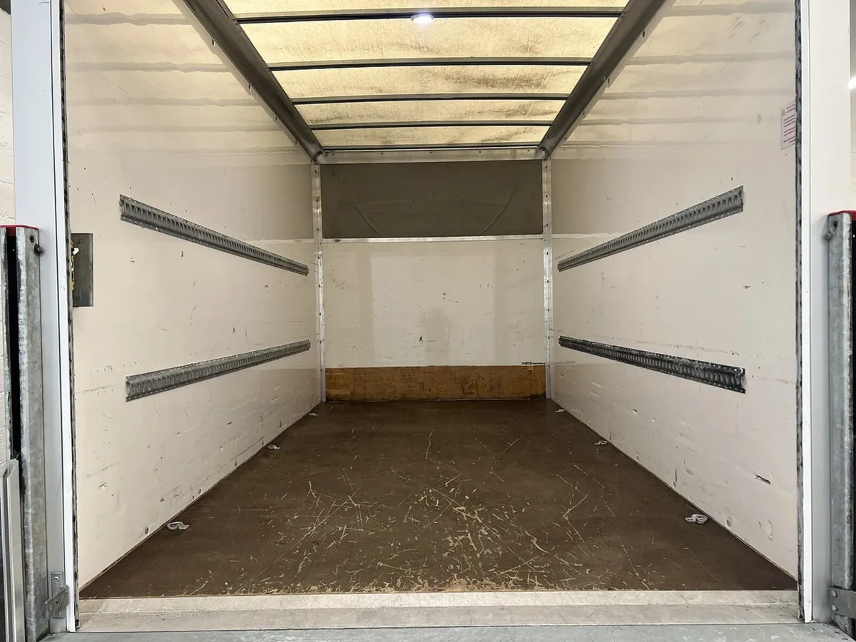 2023 Iveco Daily Luton Box Van - Image 3