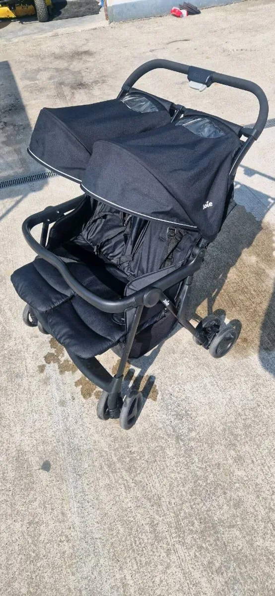 Join double pushchair - Image 1