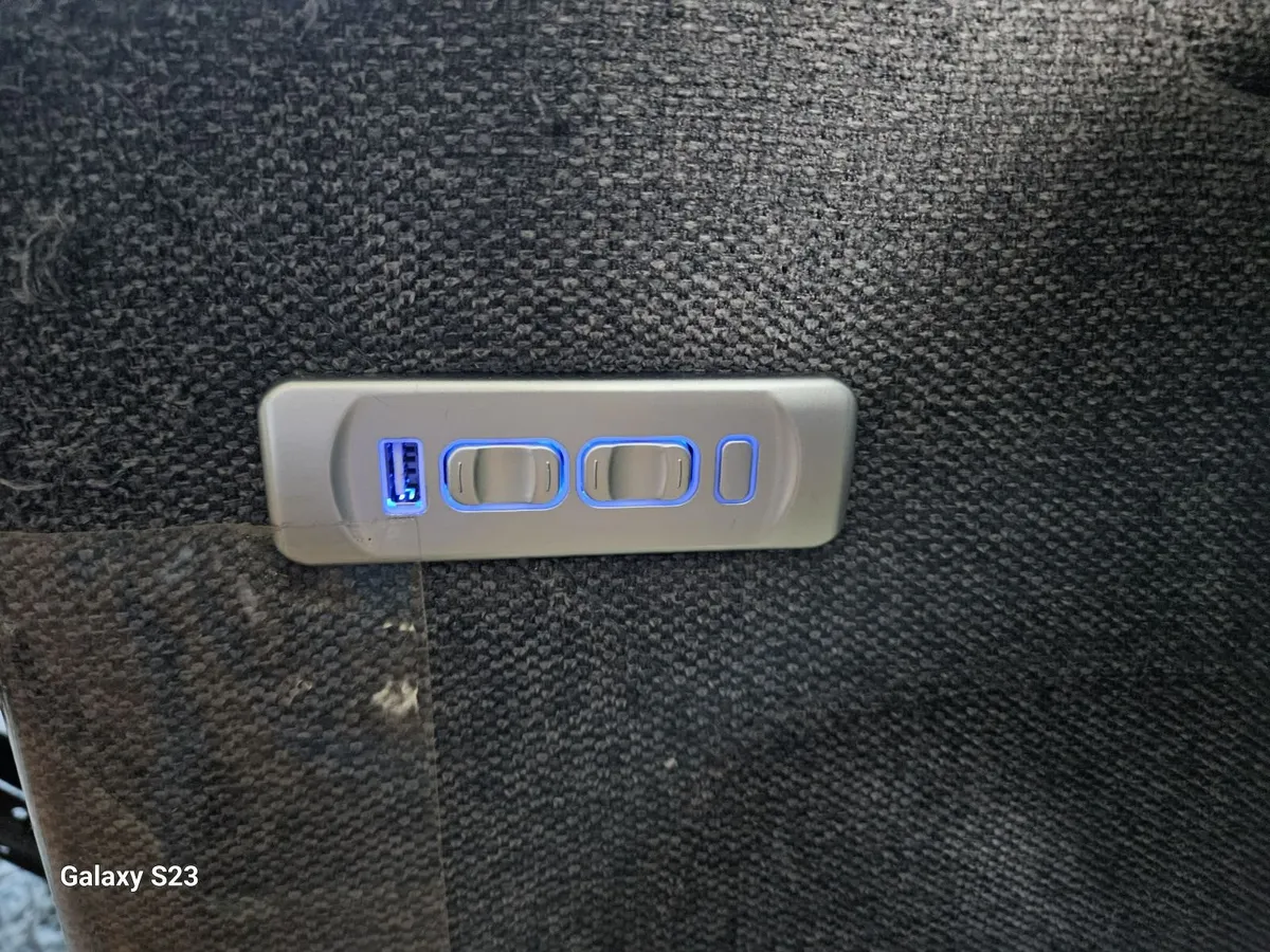 Sofa: Two power recliners, center console - Image 4