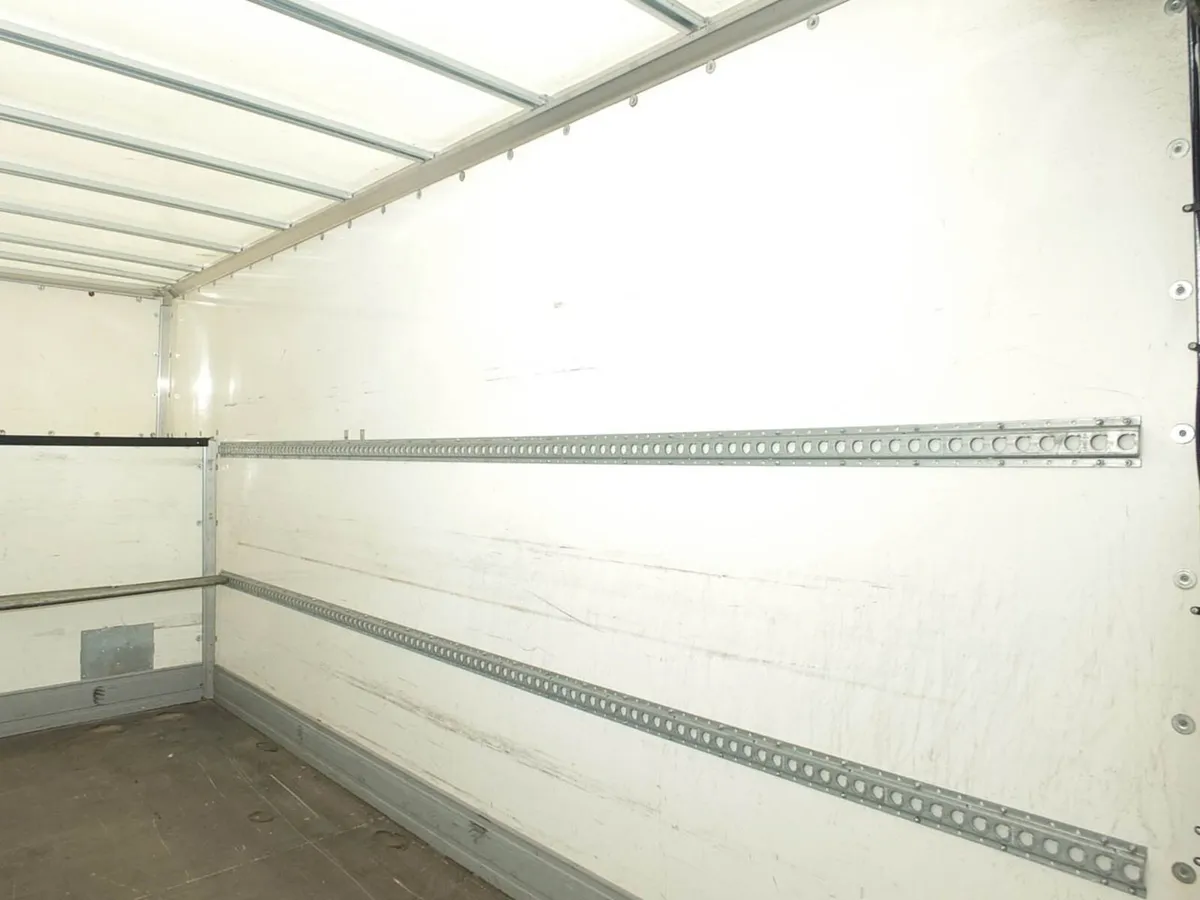 2023 Mercedes-Benz Sprinter Luton Box Van - Image 3