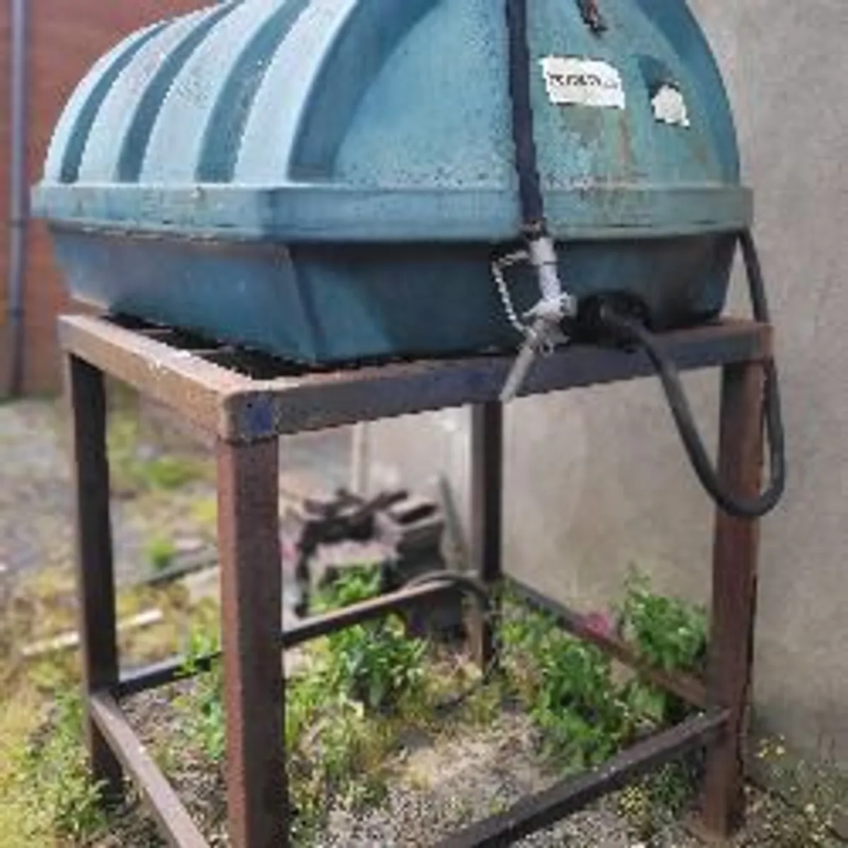 Oil Tank w Steel Stand n Hose