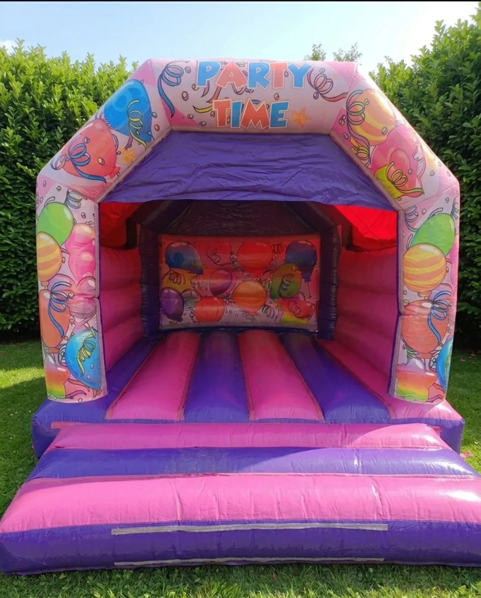 Bouncy castle - Image 2