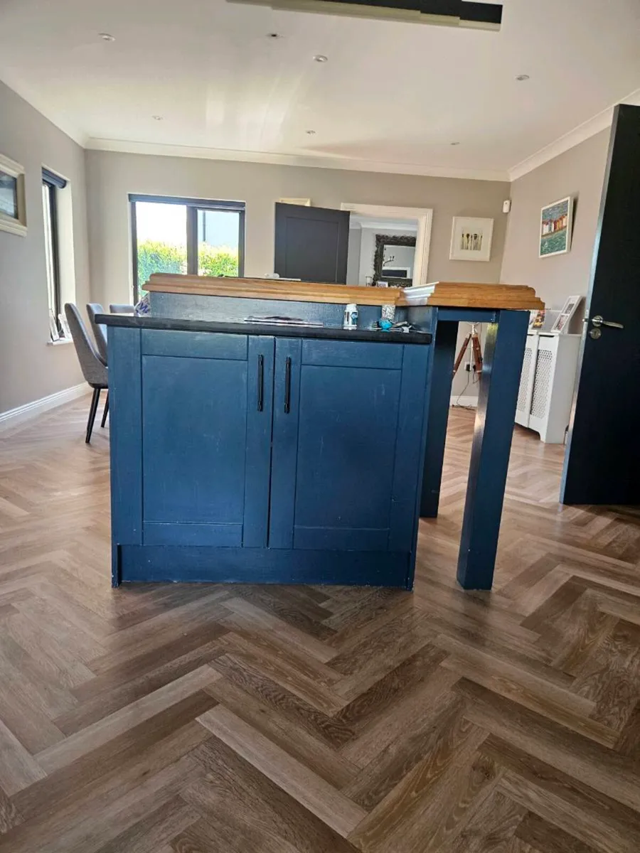 Solid wood painted kitchen - Image 4