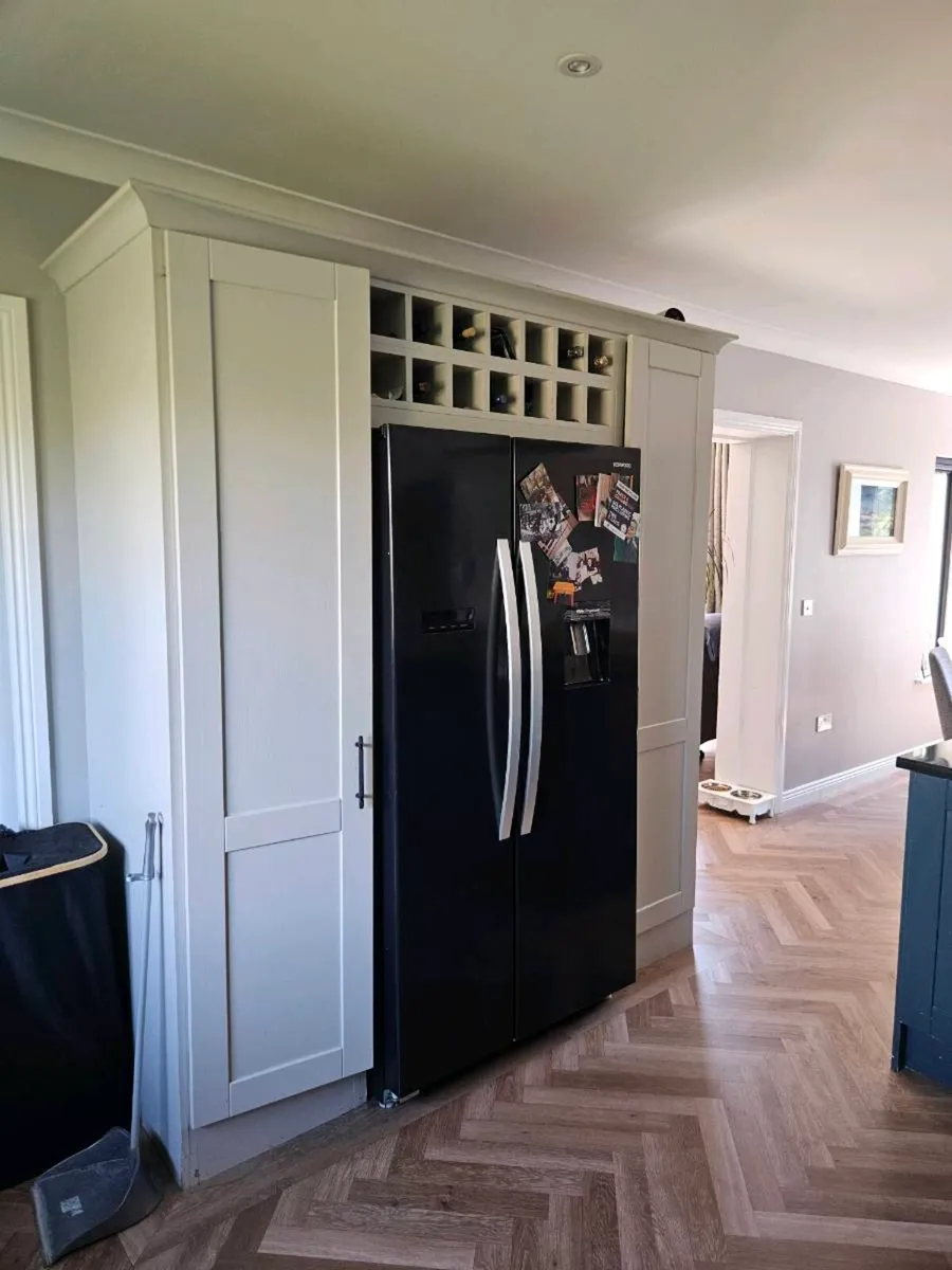 Solid wood painted kitchen - Image 2