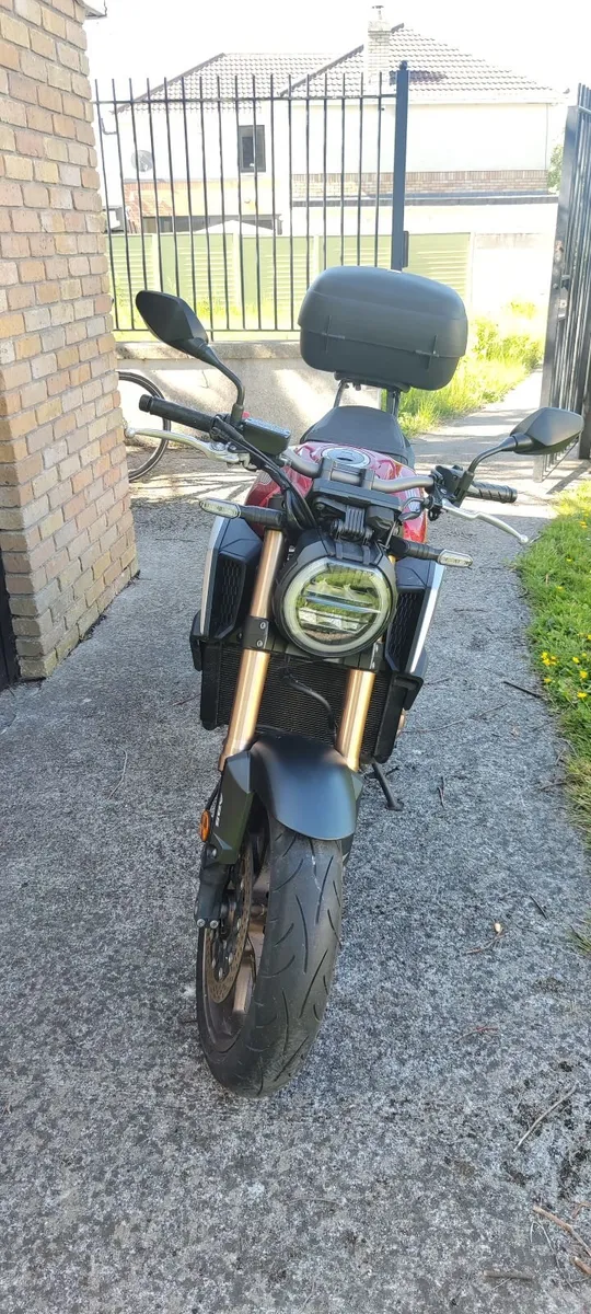 Honda CB650R 2022, only 2,500km - Image 3