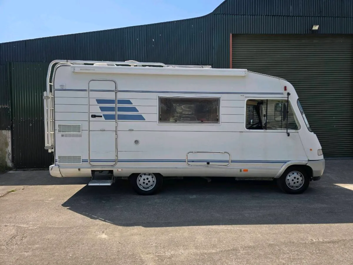Hymer b584 camper van - Image 3