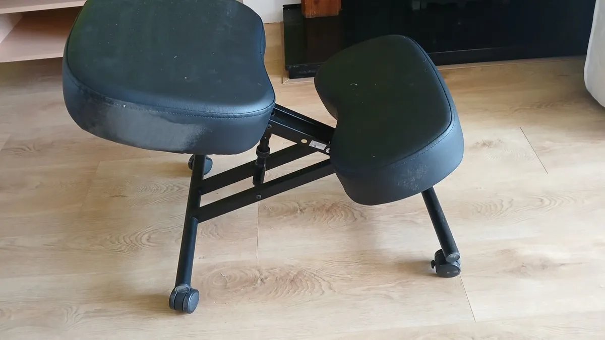 Kneeling chair ergonomic and King size bed - Image 3