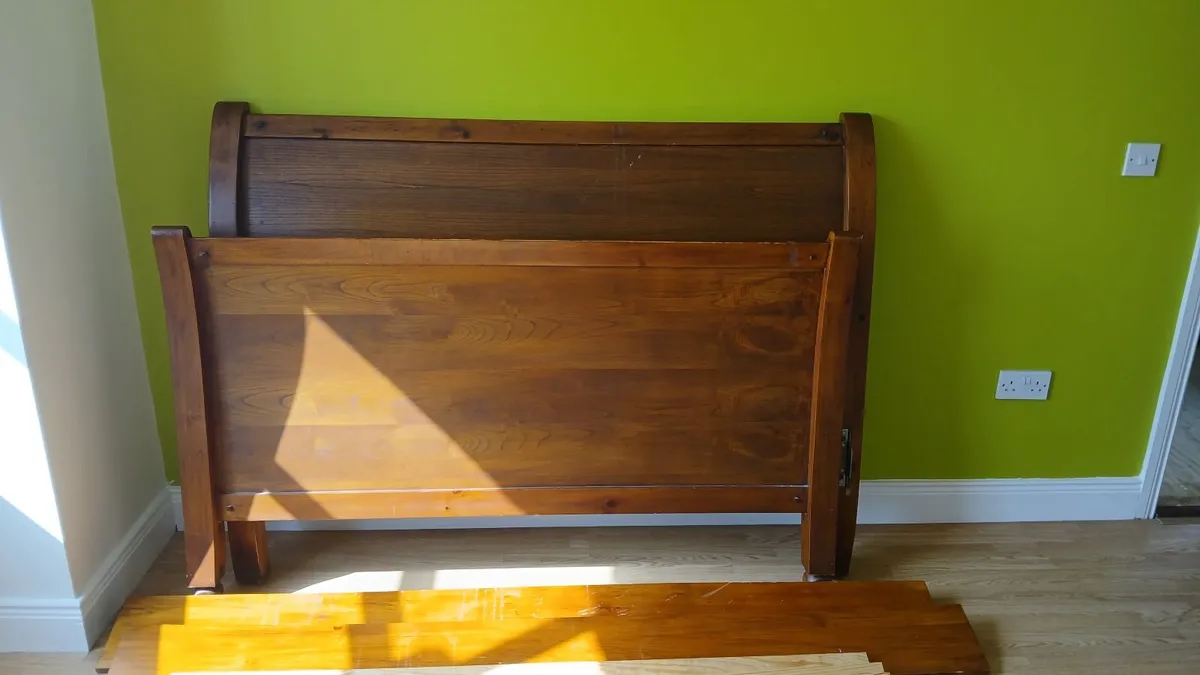 Kneeling chair ergonomic and King size bed - Image 4