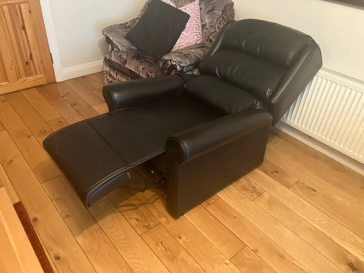 Electric Riser / Recliner Chair - Image 3