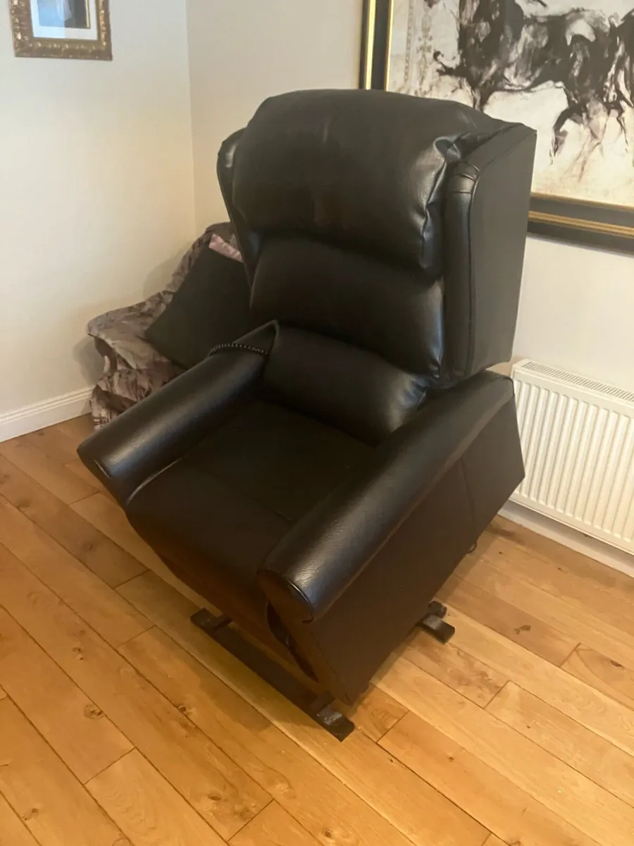 Electric Riser / Recliner Chair - Image 4