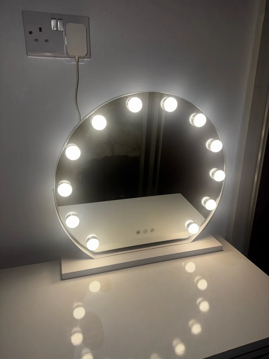 Vanity - Image 4