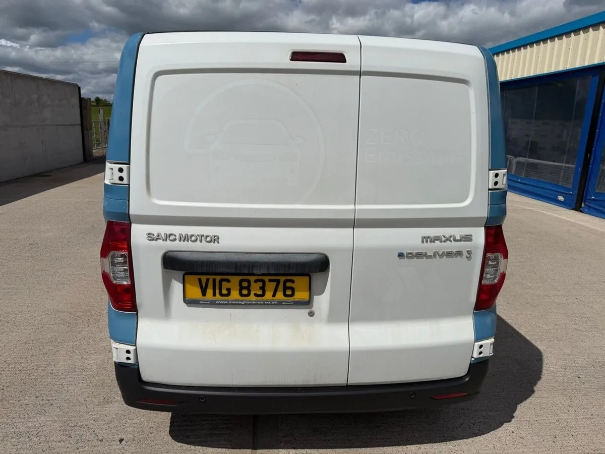 MAXUS E DELIVER 3 L1 H1 35KWH AUTO ELECTRIC VAN - Image 4