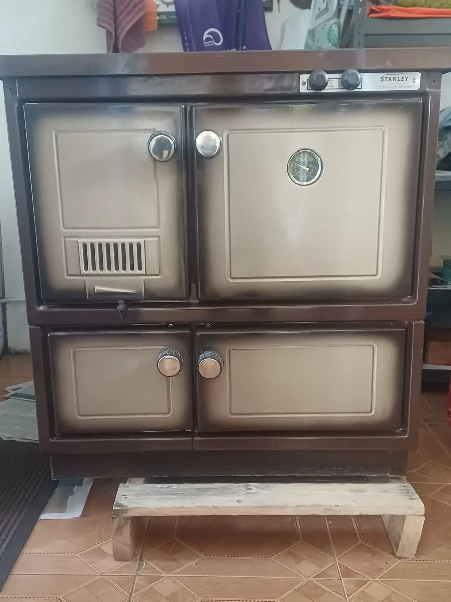 Stanley DeLuxe 90 Solid Fuel Range - Image 1