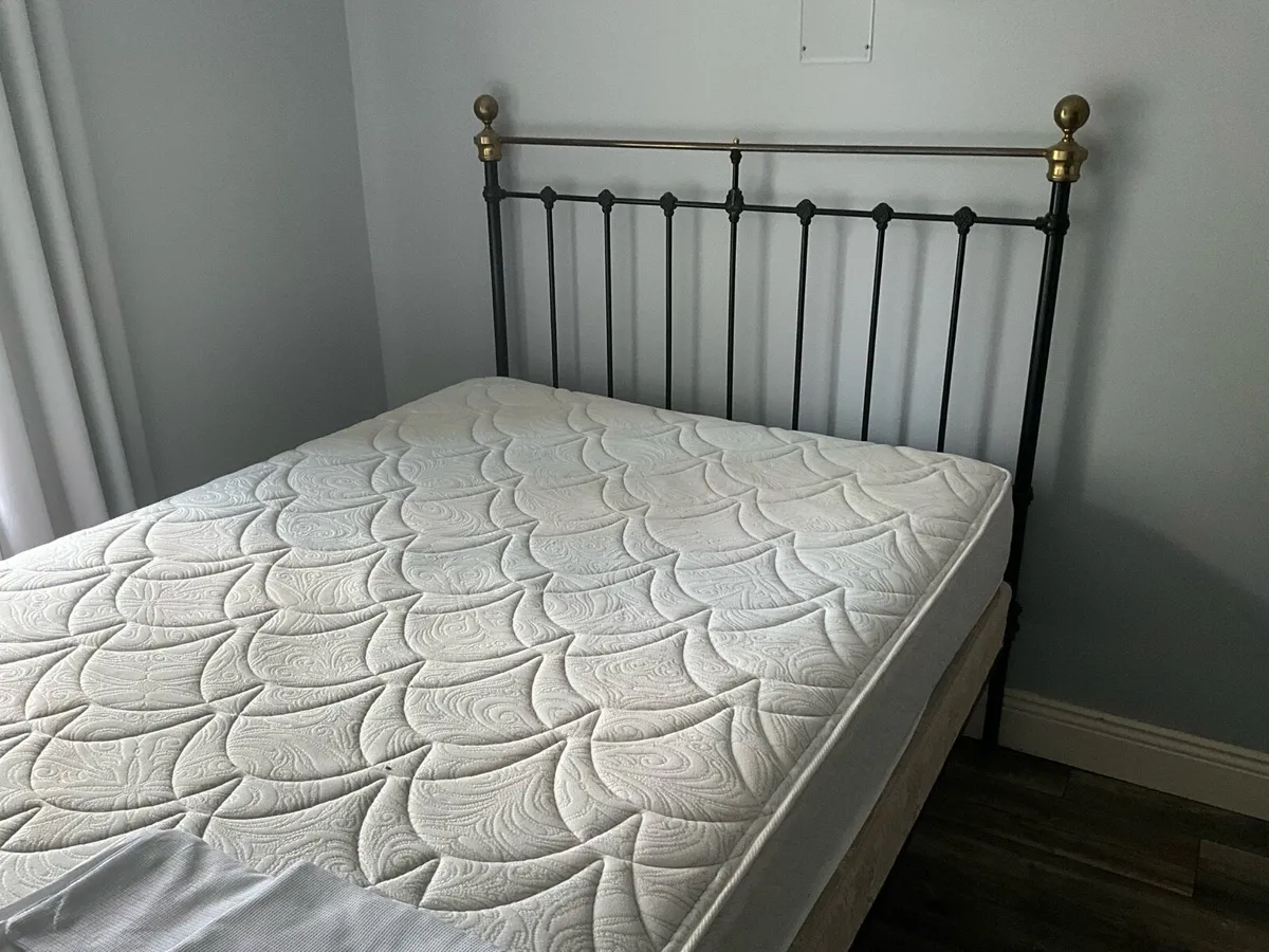 Double 4ft 6 brass and steel bed - Image 1