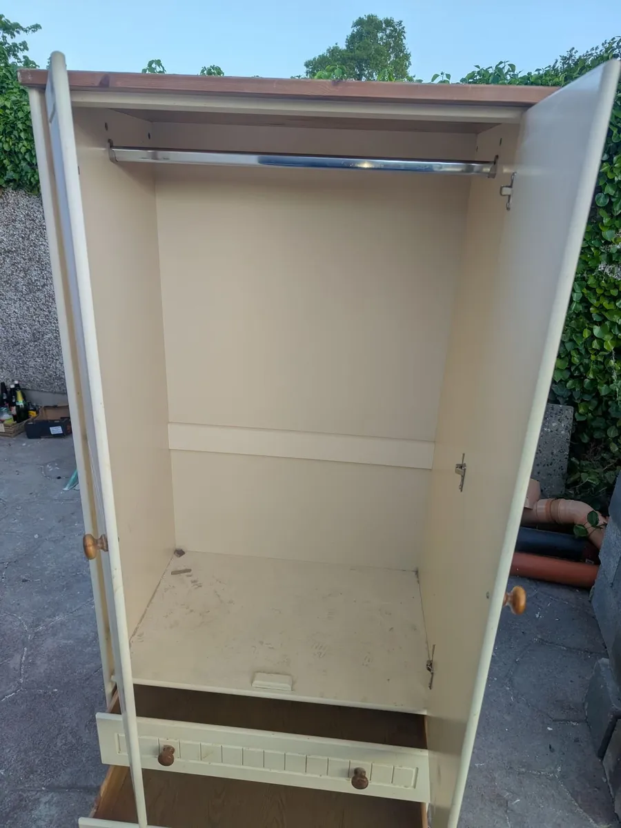 Wardrobe - Image 4