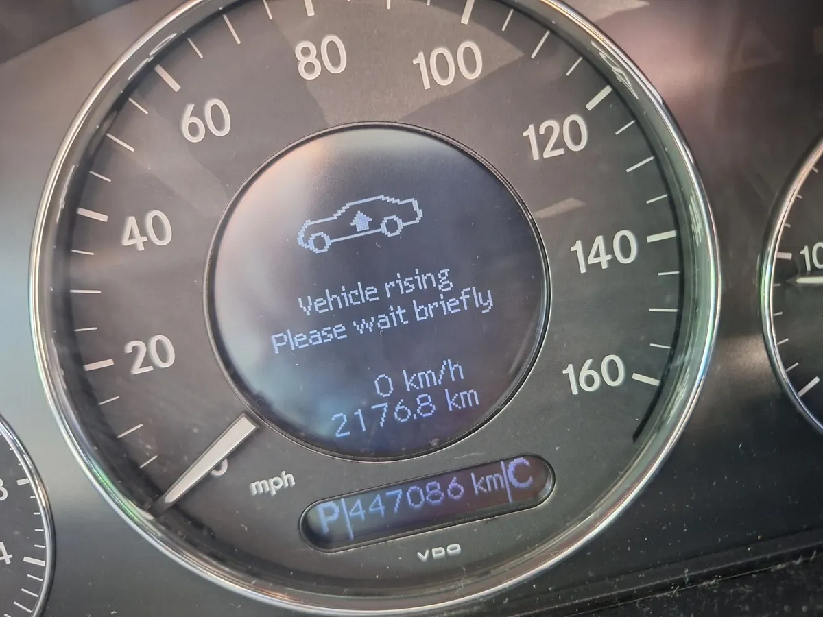 Mercedes E220 automatic - Image 4