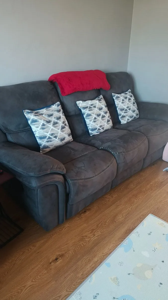 3/2/1 Grey recliner Couch - Image 3