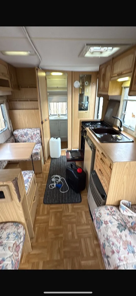 Caravan - Image 3