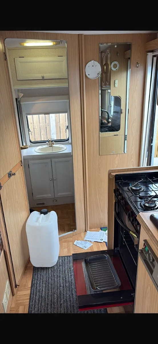 Caravan - Image 4