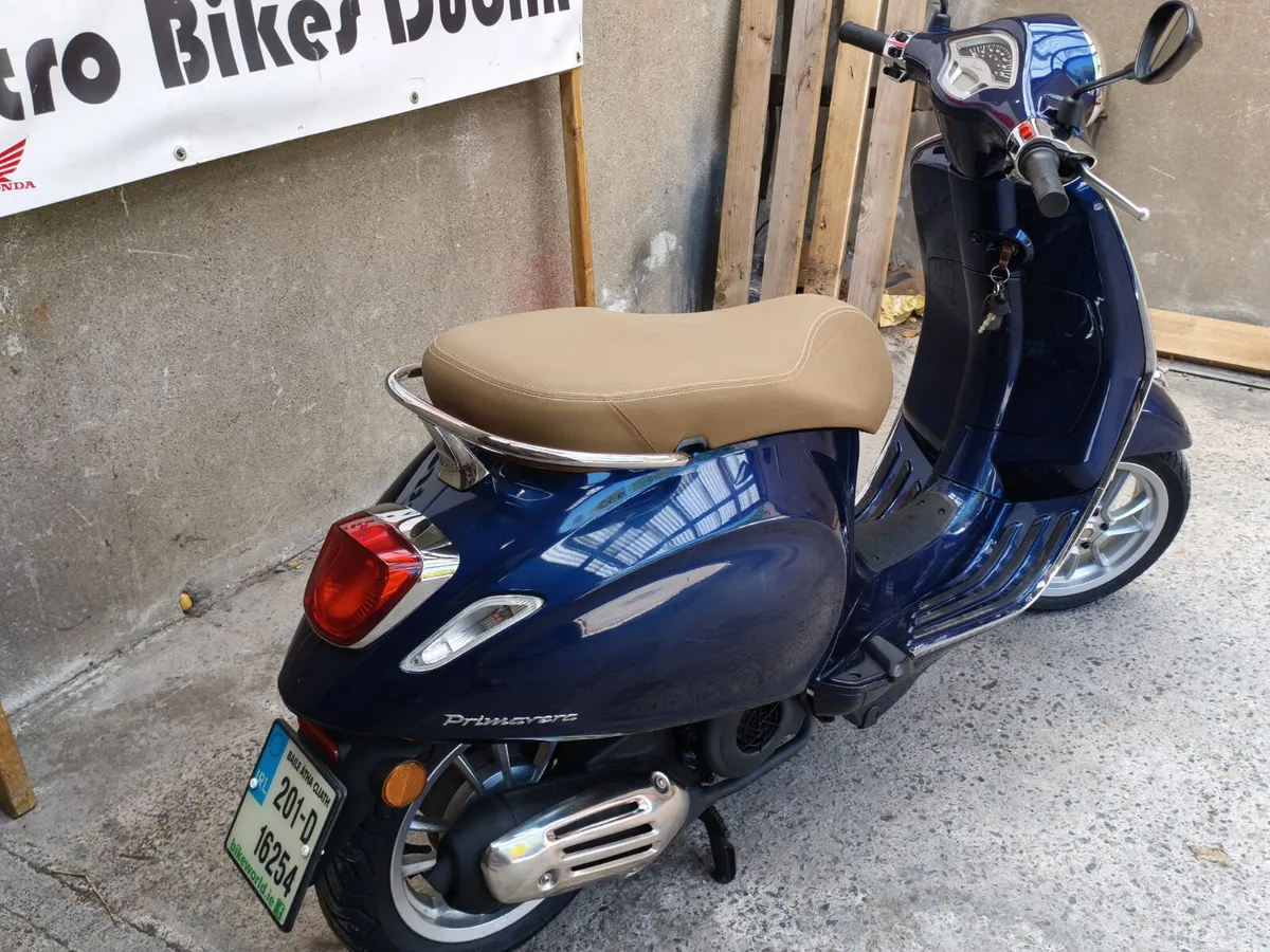 2020 Vespa Piaggio 125 — Blu Midnight - Image 4