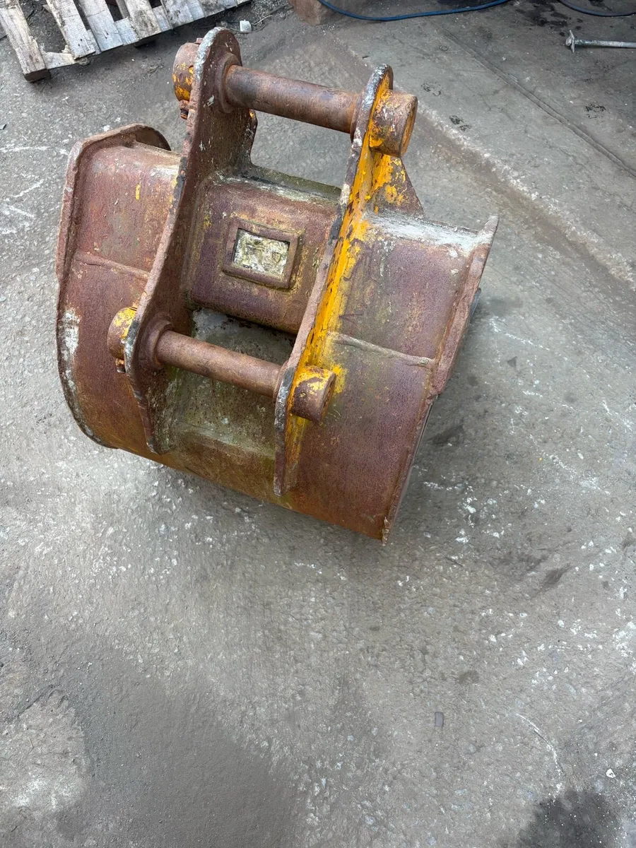 Strickland 2ft bucket  45mm pin - Image 3