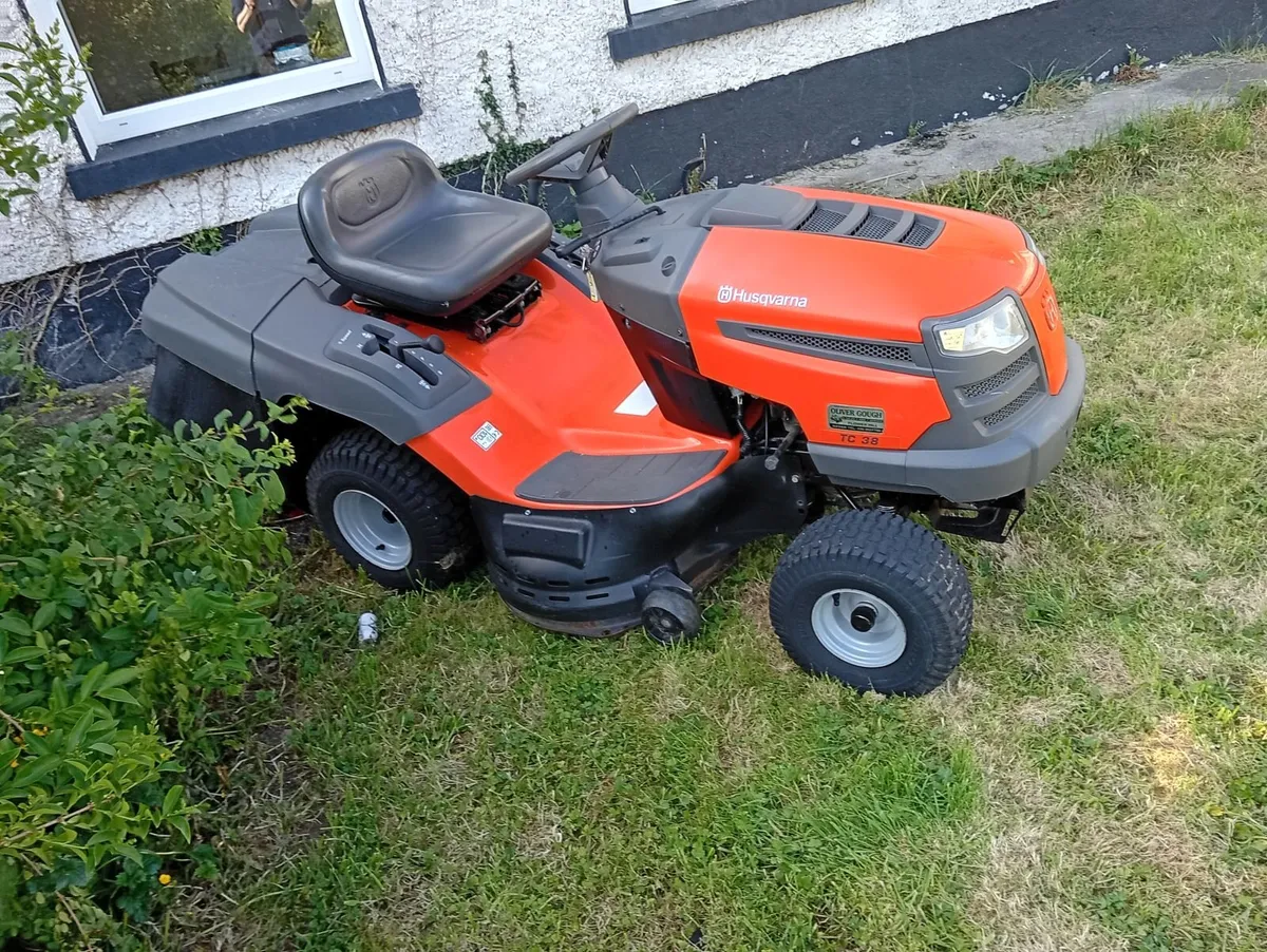Husqvarna ride on lawnmower - Image 2