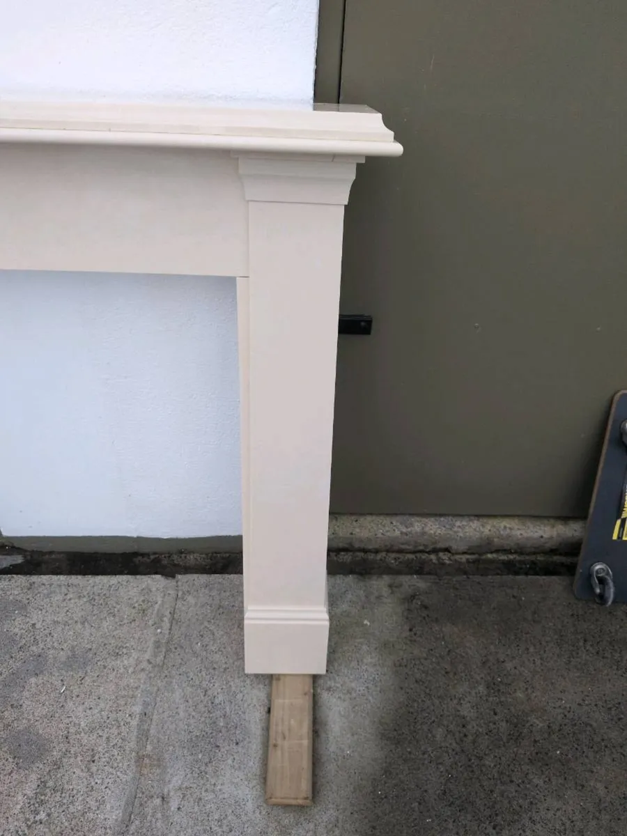 Cream granite fireplace surround - Image 3