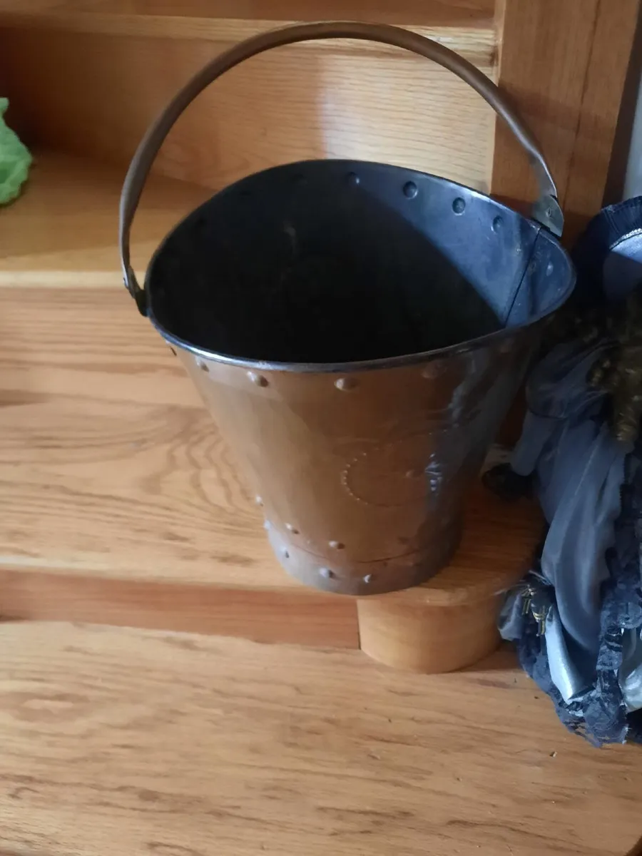 Antique copper bucket - Image 3