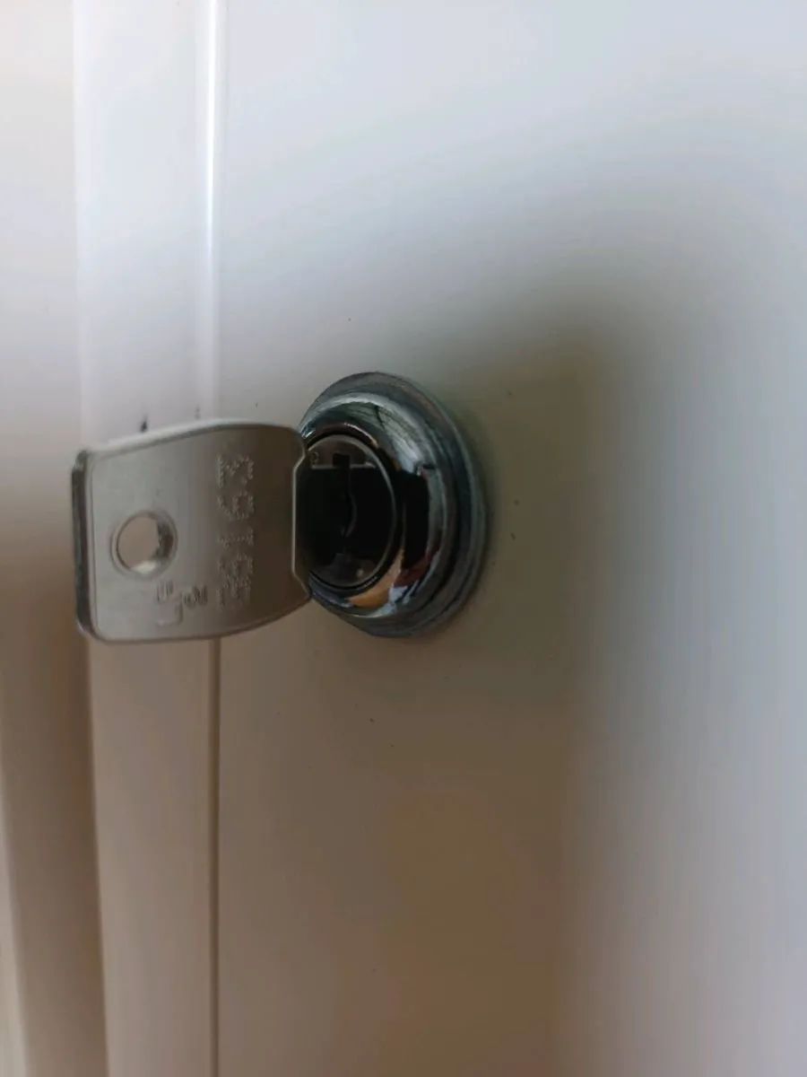5 Door Locker Cabinet - Image 3