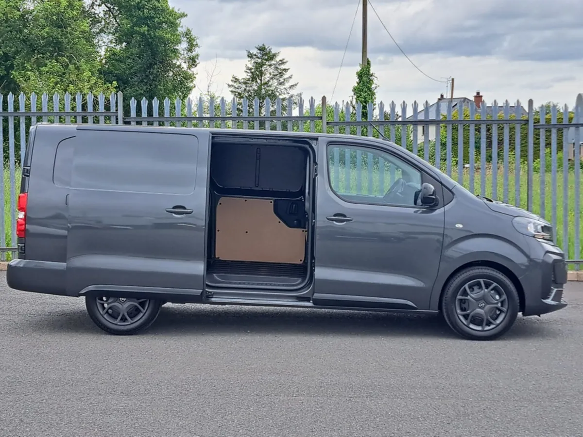 Opel Vivaro SPORTIVE 2.2TD 150BHP LWB **REV CAMERA - Image 4