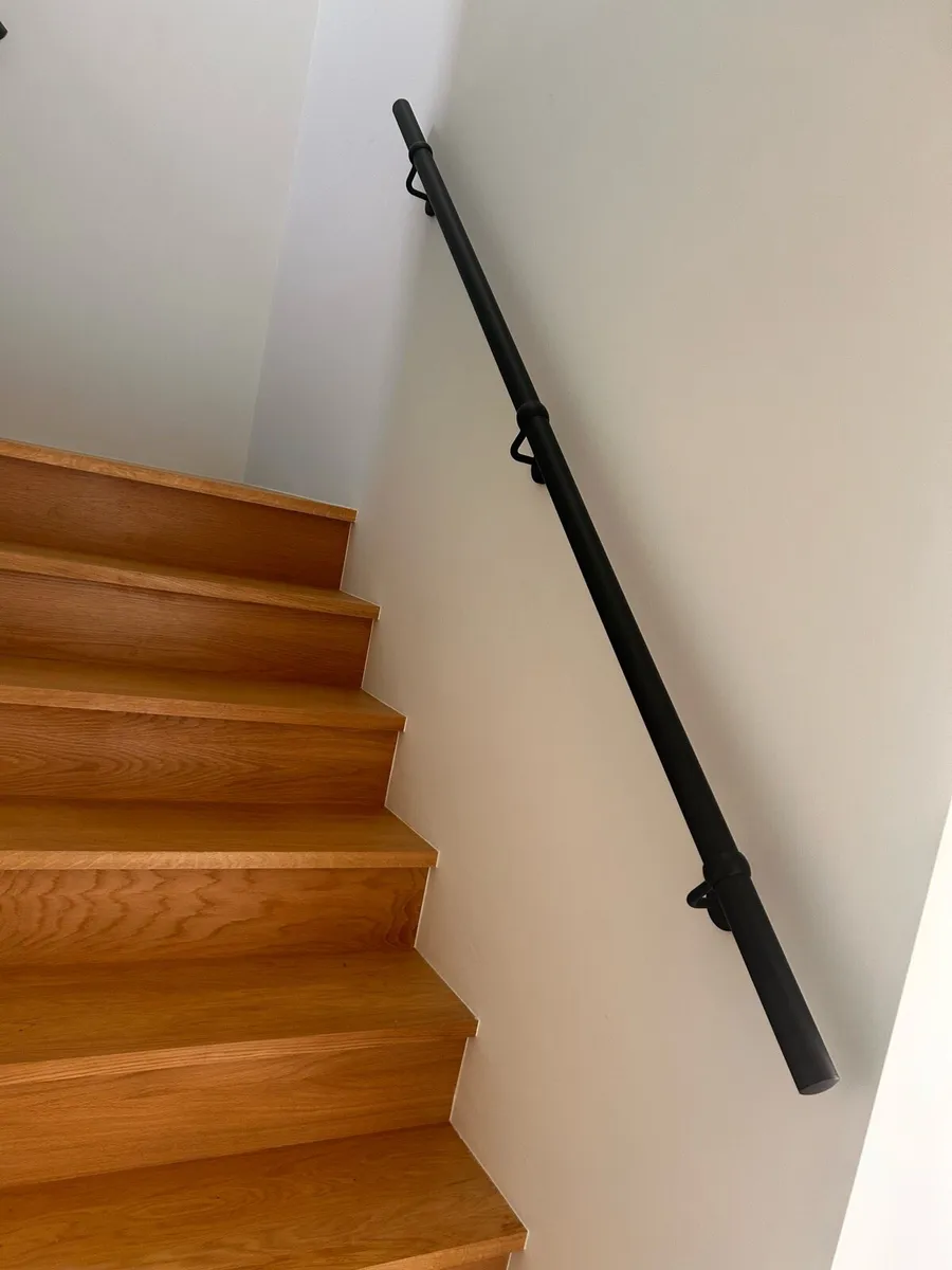 Stair rail - Image 1