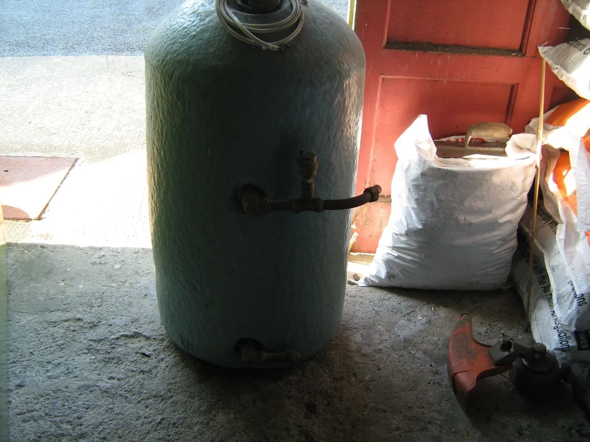 Hot water cylinder - Image 3