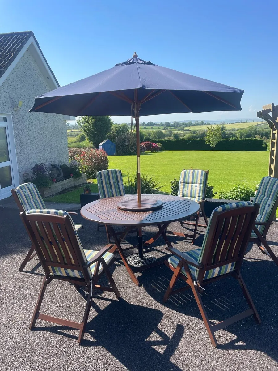 Garden set of 6 recliner chairs & table - Image 1