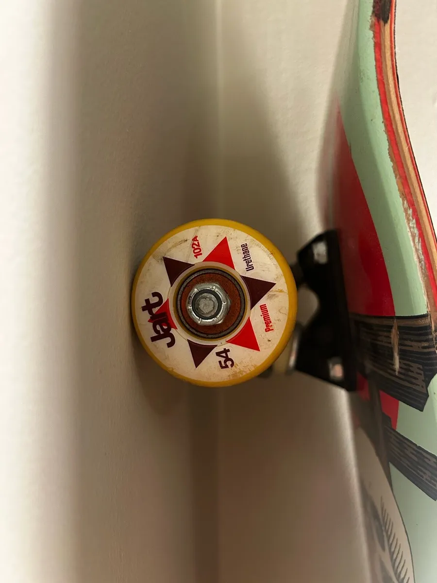 Skateboard - - Image 3