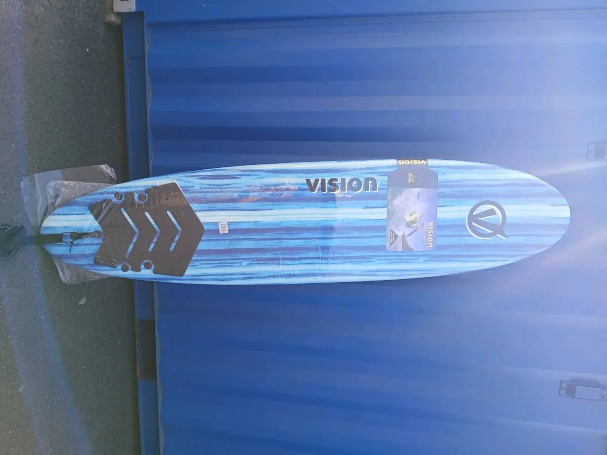 New 7'6" Surfboard, inc fins, tail pad and leash - Image 1