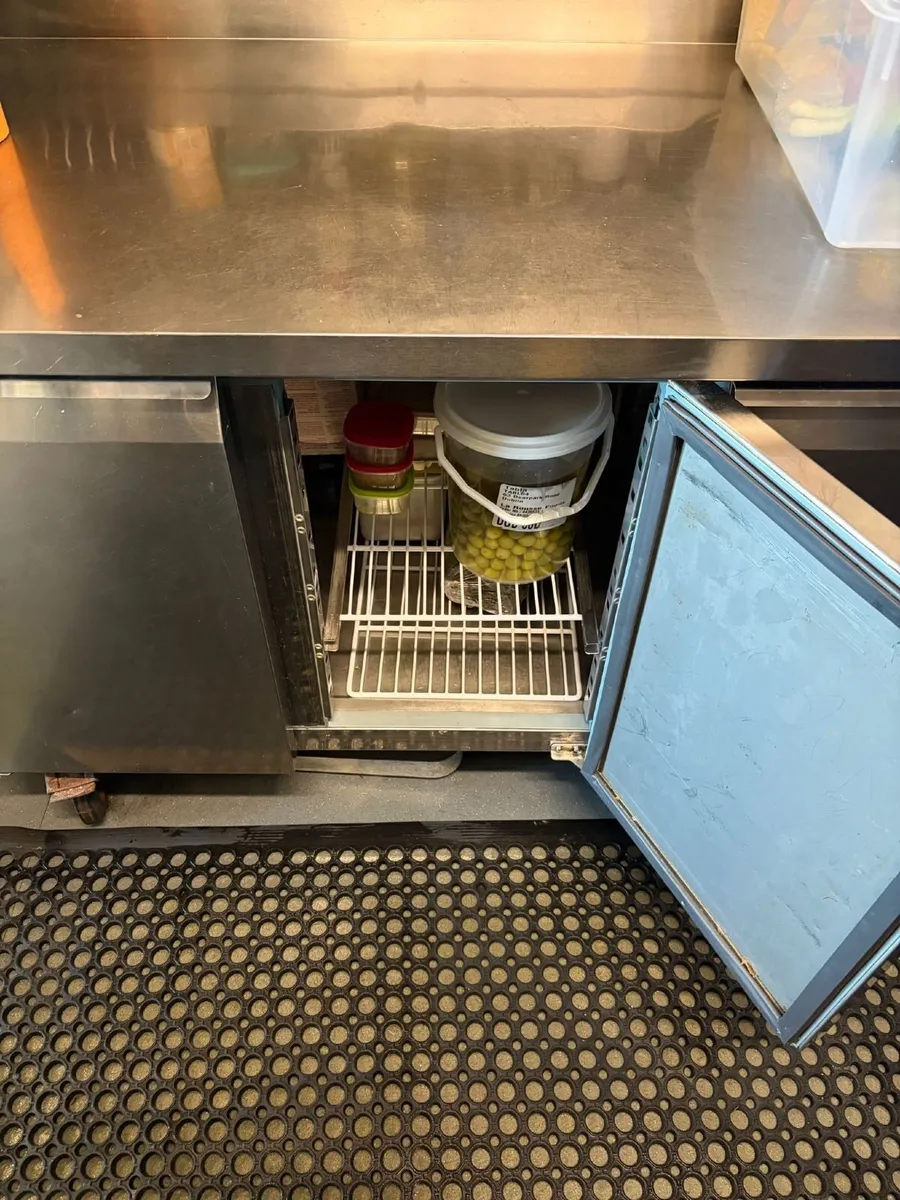 3 door counter fridge - Image 1