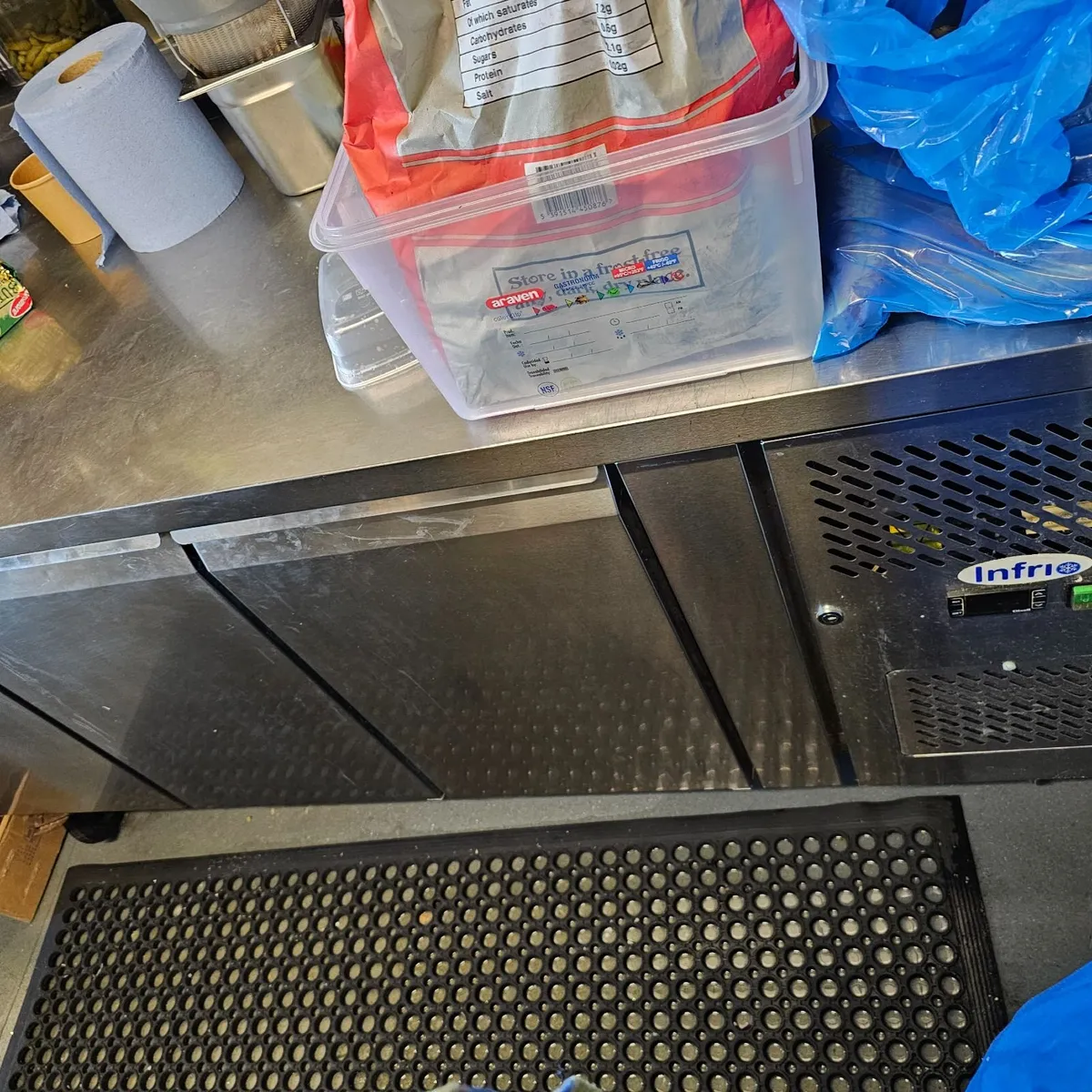 3 door counter fridge - Image 2