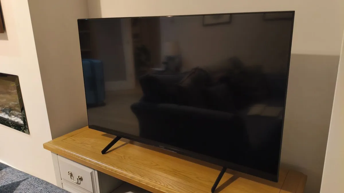 Sony TV set - KD-50X81K  4K HDR TV - Image 1