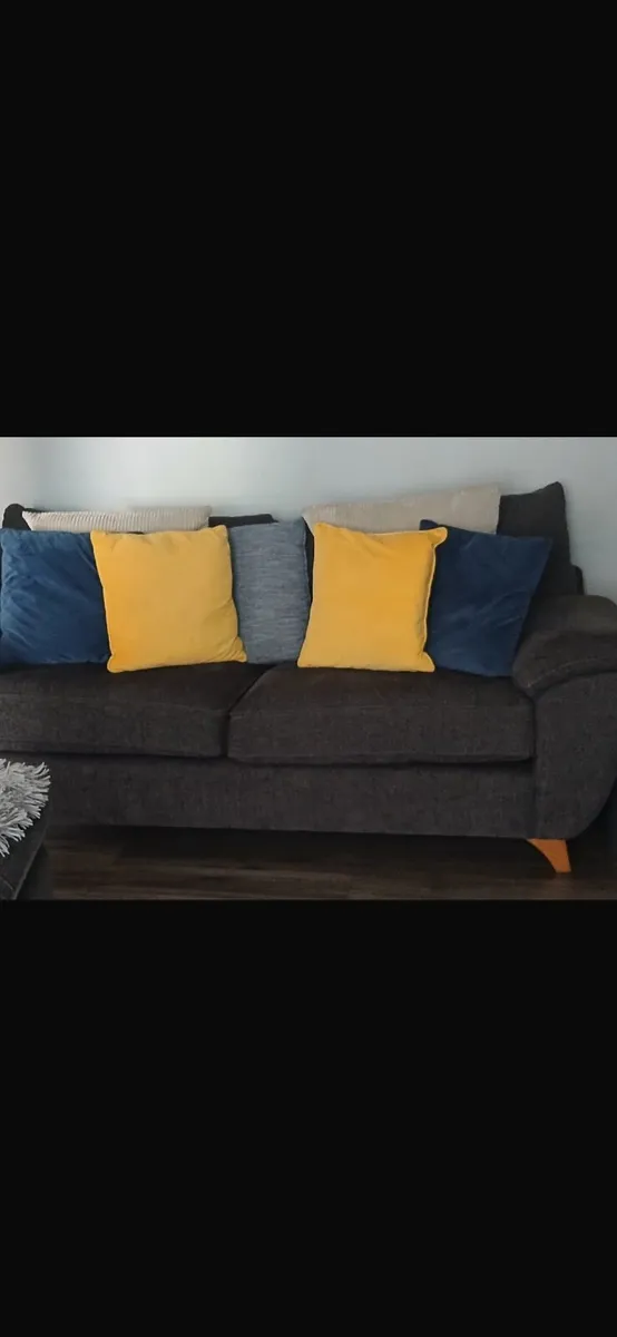 Couch 3 +2 - Image 1