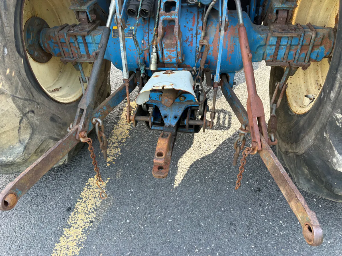 Ford 4610 4x4 floor change - Image 4