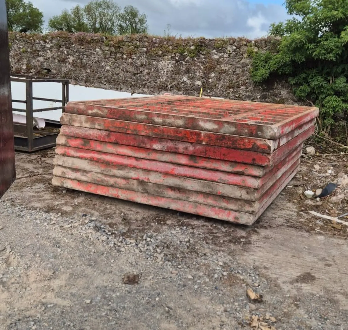 SHUTTERING PANS - Image 1