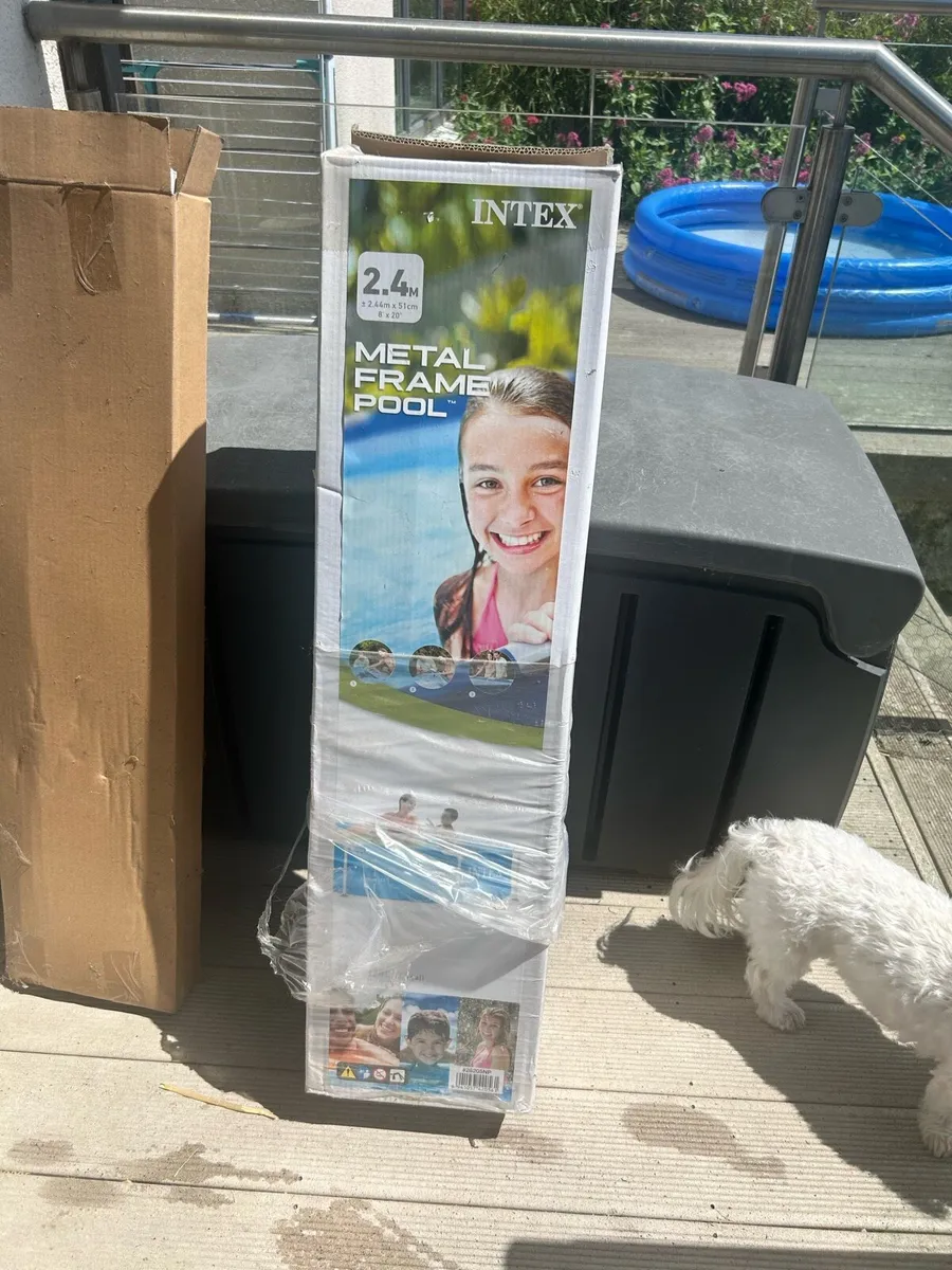 8ft Metal Frame Pool, Pump and Cleaning Kit - Image 2